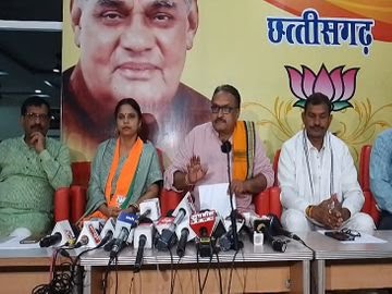 खुदकुशी करने वाले किसान के परिवार को मिले 50 लाख, BJP ने की सरकारी नौकरी और न्यायिक जांच की मांग 1 kisan 3 1690718394
