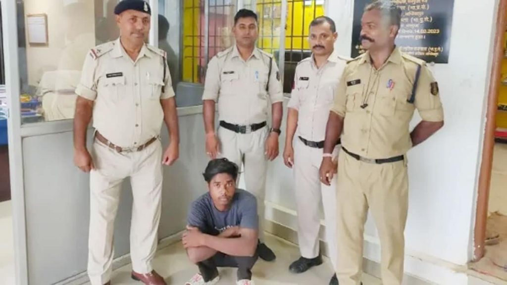 अंबिकापुर: पति की लाश के सामने पत्नी का रेप, घर में घुसकर डंडे से पीटकर पति की हत्या, आरोपी गिरफ्तार 5 rarrestred sixteen nine