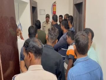 यूरेनियम स्कैम में फंसे कारोबारी ने की खुदकुशी, होटल में रूम बुक कर लगाई फांसी, सुसाइड नोट में 2 करोड़ फंसाने का जिक्र 5 1 1695280727